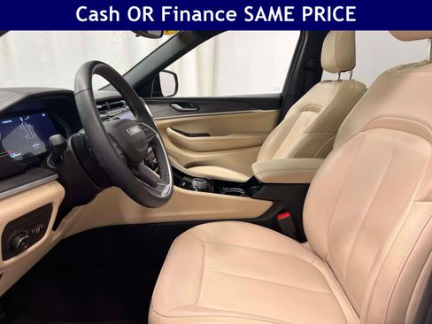 Used 2023 Jeep Grand Cherokee L Limited AWD/4WD image 16