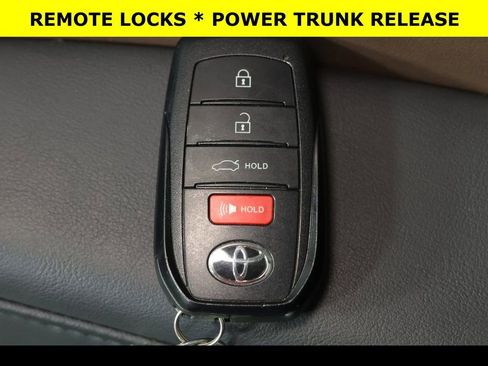 Used 2023 Toyota Crown Limited image 9