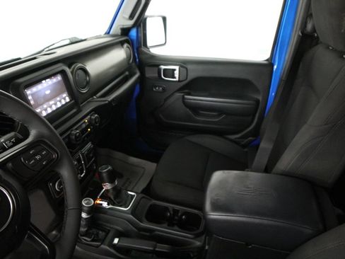 Used 2023 Jeep Gladiator Sport AWD/4WD image 18
