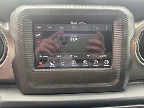 Used 2023 Jeep Gladiator Sport AWD/4WD image 22