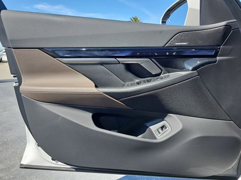 Used 2024 BMW 540i xDrive w/ Convenience Package image 27