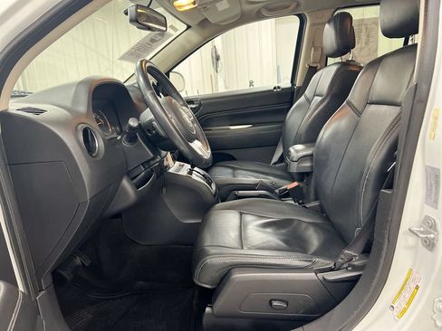Used 2017 Jeep Compass High Altitude FWD image 17