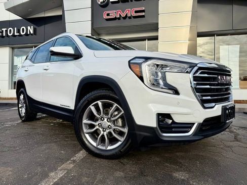 Used 2022 GMC Terrain SLT w/ Infotainment Package II image 3