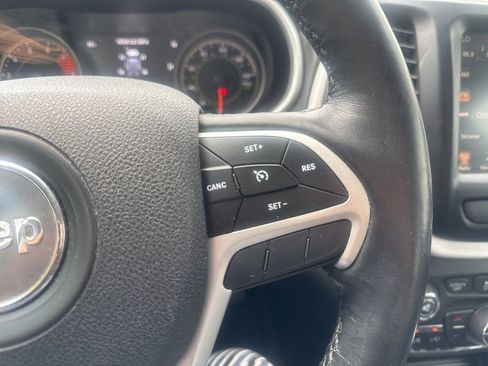 Used 2018 Jeep Cherokee Overland AWD/4WD image 14