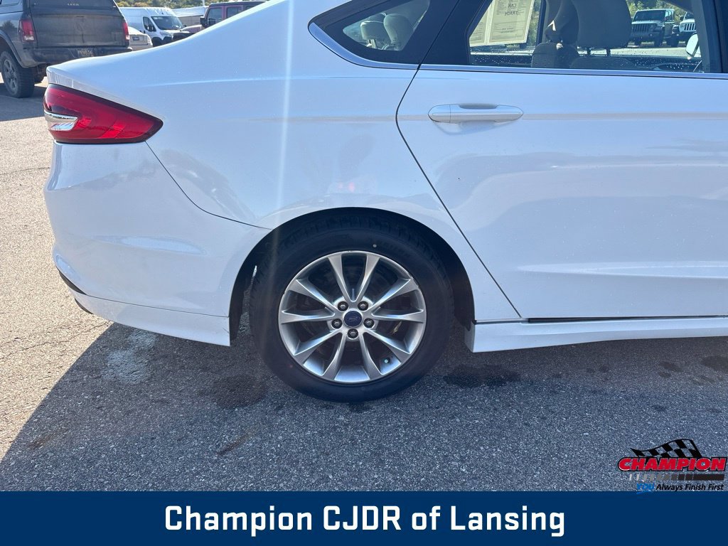 Used 2017 Ford Fusion SE FWD image 34