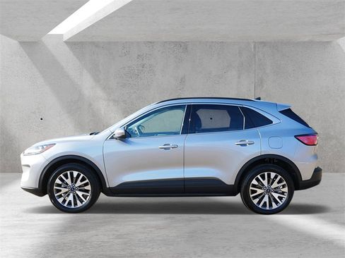 Certified 2022 Ford Escape Titanium image 5