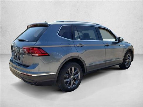 Used 2022 Volkswagen Tiguan SE FWD image 5