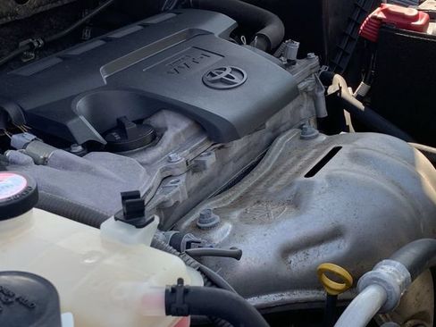 Used 2015 Toyota RAV4 XLE AWD/4WD image 16