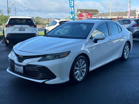 Used 2018 Toyota Camry LE w/ Convenience Package image 4