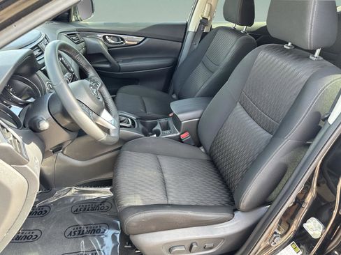 Used 2020 Nissan Rogue SV image 19