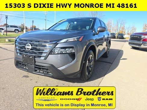 Used 2024 Nissan Rogue SV image 1