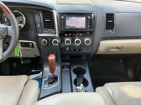 Used 2018 Toyota Sequoia Platinum AWD/4WD image 30
