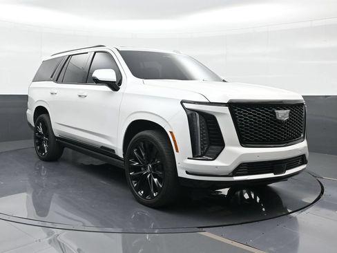 Certified 2025 Cadillac Escalade Sport Platinum w/ LPO, ONYX Package AWD/4WD image 4