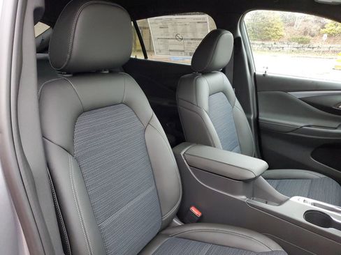 New 2025 Buick Envista Preferred w/ Advanced Safety Package image 59