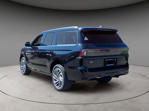 New 2026 Lincoln Navigator Reserve AWD/4WD image 3