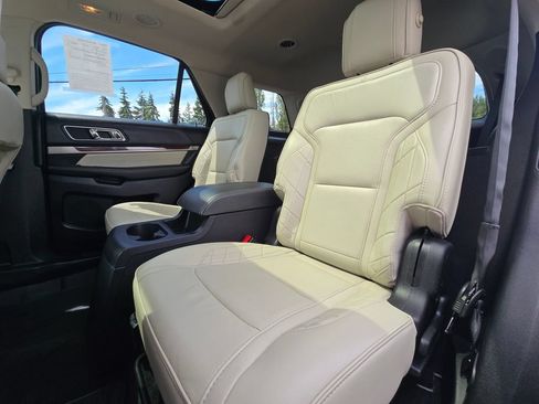 Used 2017 Ford Explorer Platinum AWD/4WD image 16