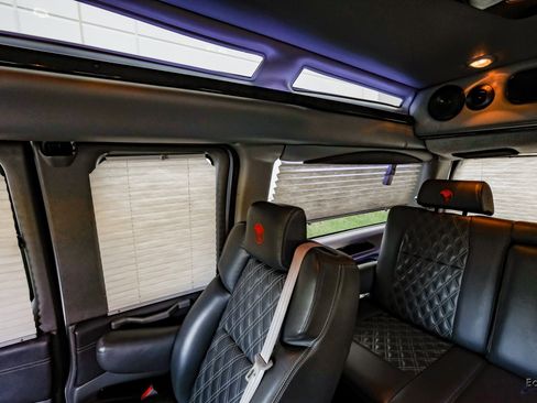 Used 2023 Chevrolet Express 2500 image 88