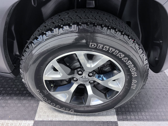 Used 2014 Jeep Cherokee Trailhawk w/ Leather Interior Group AWD/4WD image 15