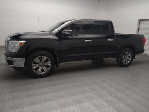 Used 2018 Nissan Titan SV w/ SV Convenience Package image 2