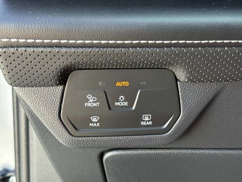 Used 2024 Volkswagen Atlas SE FWD image 21