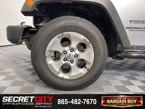 Used 2014 Jeep Wrangler Unlimited Sport image 9