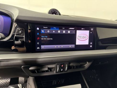Certified 2025 Porsche Cayenne AWD/4WD image 28