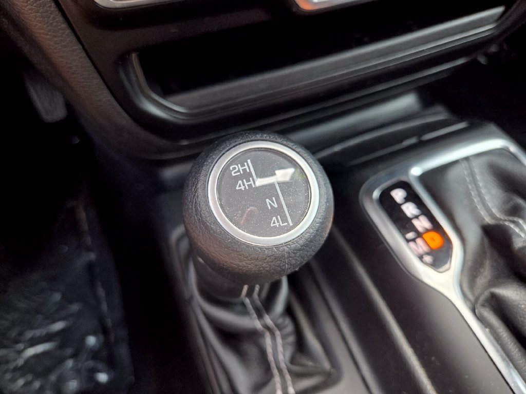 Used 2022 Jeep Wrangler Unlimited Sahara AWD/4WD image 24