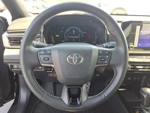Used 2025 Toyota Camry SE FWD image 21