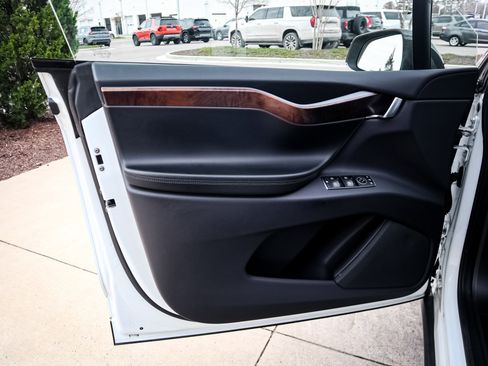 Used 2020 Tesla Model X Long Range image 14