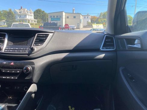 Used 2016 Hyundai Tucson SE w/ Option Group 02 FWD image 23