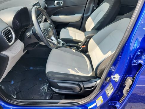Used 2022 Hyundai Venue SEL FWD image 9