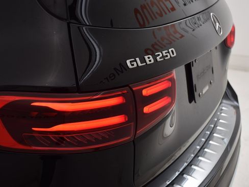 New 2025 Mercedes-Benz GLB 250 image 12
