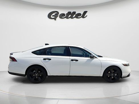 Used 2025 Honda Accord Sport image 3