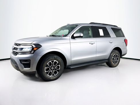 Used 2024 Ford Expedition XLT image 4