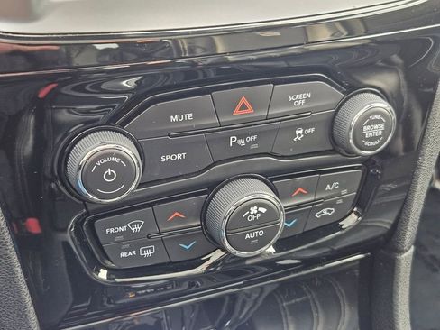 Used 2023 Chrysler 300 S image 23