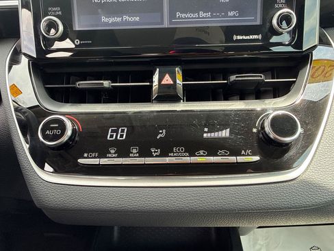 Used 2022 Toyota Corolla LE FWD image 20