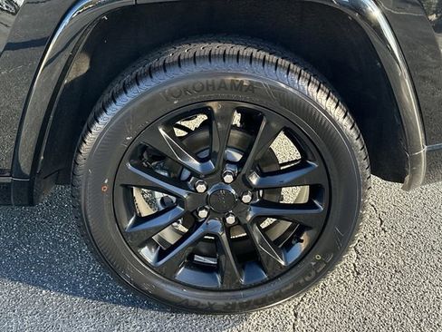 Used 2021 Jeep Grand Cherokee Laredo X image 23