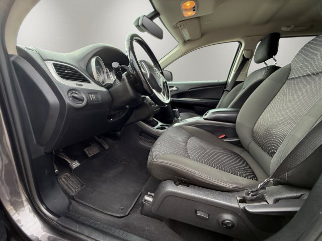 Used 2020 Dodge Journey SE w/ SE Popular Equipment Group FWD image 9