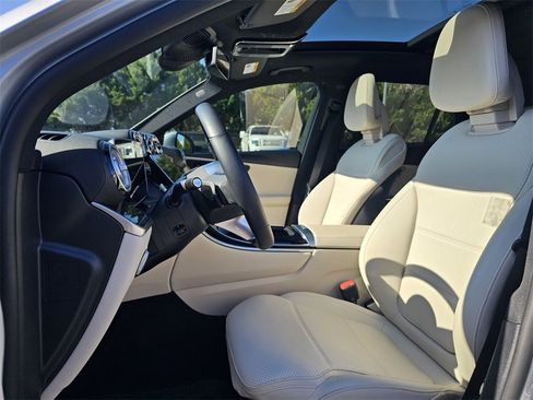 Used 2025 Mercedes-Benz GLC 300 image 14