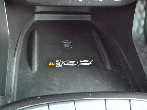 Used 2021 Chevrolet TrailBlazer RS w/ Technology Package AWD/4WD image 28