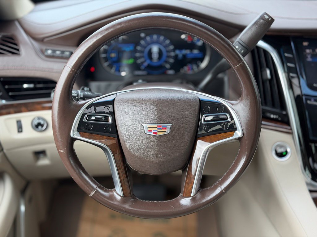 Used 2017 Cadillac Escalade Premium Luxury AWD/4WD image 17