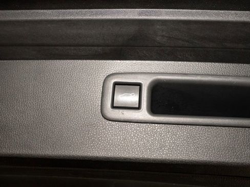 Used 2024 Toyota Highlander LE image 6