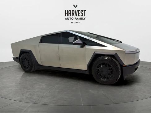 Used 2024 Tesla Cybertruck AWD Crew Cab image 9