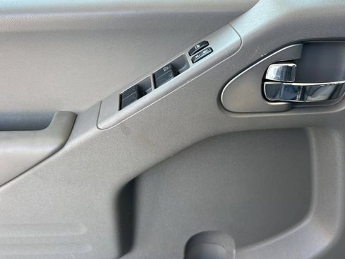 Used 2016 Nissan Frontier SV AWD/4WD image 10