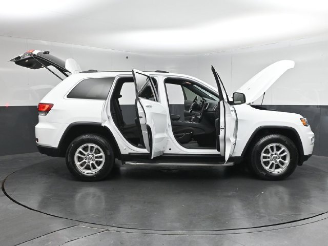 Used 2020 Jeep Grand Cherokee Laredo w/ Security & Convenience Group AWD/4WD image 59