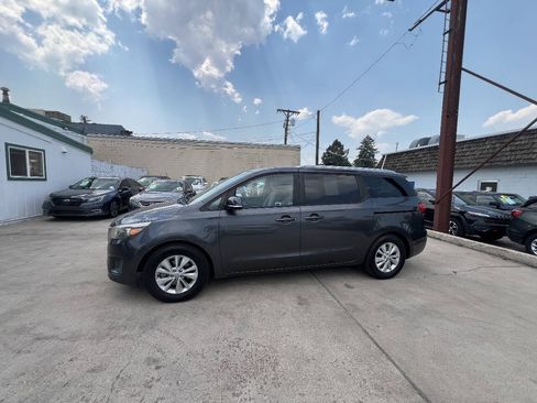 Used 2016 Kia Sedona LX w/ Option Group 020 FWD image 22