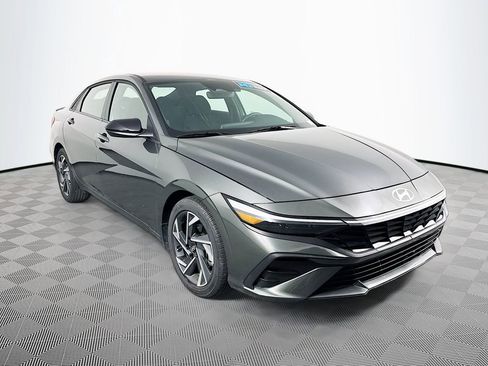 Certified 2025 Hyundai Elantra Sport image 3