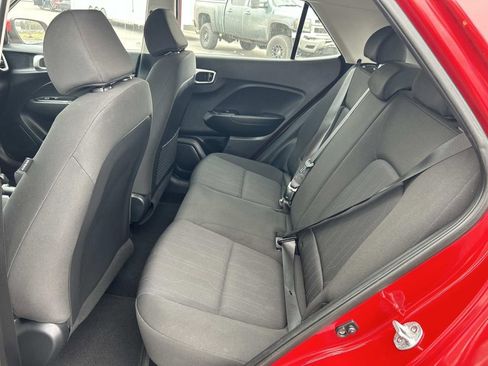 Used 2022 Hyundai Venue SE image 17