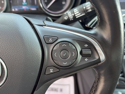 Used 2019 Buick Envision Essence image 9