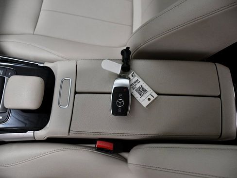 Certified 2022 Mercedes-Benz GLB 250 4MATIC image 24